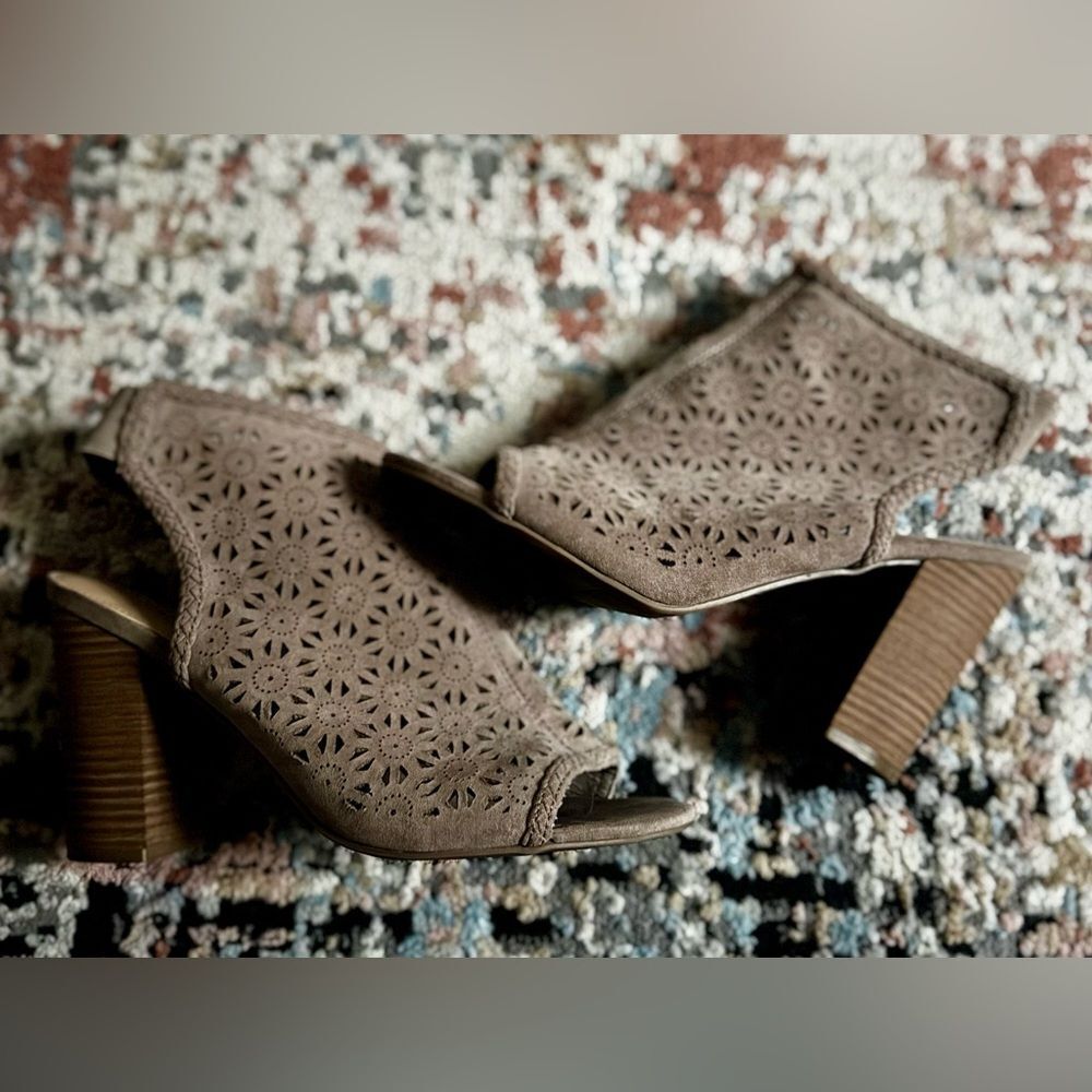 LC Lauren Conrad Tan Heels
